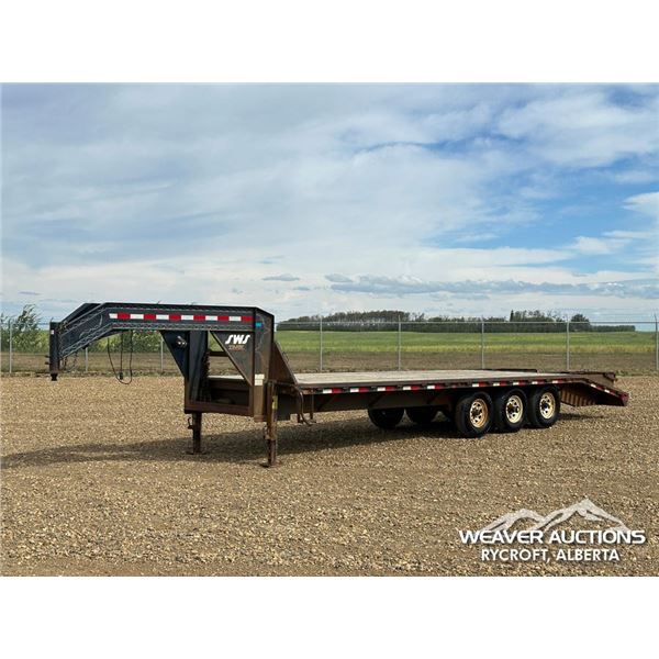 2001 PJ TRAILER 26 FT. TRIDEM GOOSENECK TRAILER