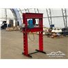 Image 4 : CAROLINA 55 TON HYDRAULIC PRESS