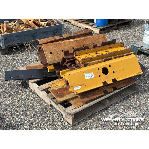 QUANTITY OF DOUBLE GROUSER TRACK SHOES