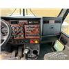 Image 10 : 2006 KENWORTH T800 T/A SLEEPER WINCH TRACTOR