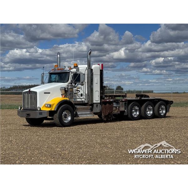2015 KENWORTH T800 TRI DRIVE SLEEPER TEXAS BED