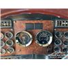 Image 14 : 2005 KENWORTH T800 TRI DRIVE SLEEPER TRUCK TRACTOR