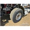 Image 43 : 2005 KENWORTH T800 TRI DRIVE SLEEPER TRUCK TRACTOR