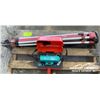 Image 1 : HILTI TRIPOD & LEVEL