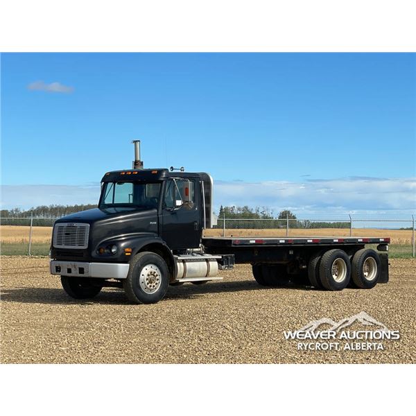 2000 FREIGHTLINER FL112 T/A FLATBED TRUCK