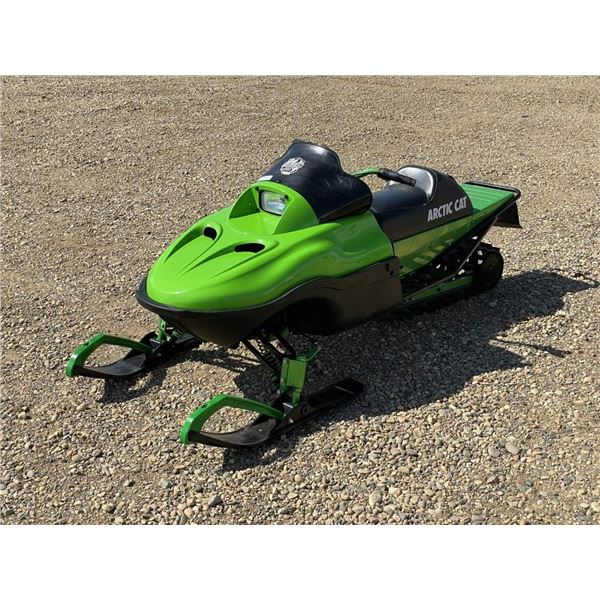 2002 ARCTIC CAT SNOWMOBILE