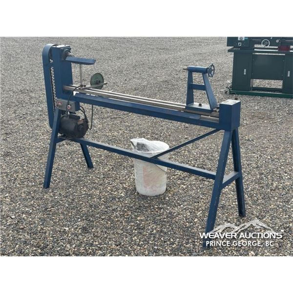 WOOD LATHE W/ TOOLS