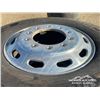 Image 7 : (4) MICHELIN 275/80R22.5 TIRES W/ ALUMINUM RIMS