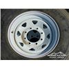 Image 7 : (5) 235/80R16 TIRES
