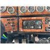 Image 19 : 2004 PETERBILT 379 T/A GRAIN TRUCK