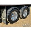 Image 40 : 2004 PETERBILT 379 T/A GRAIN TRUCK