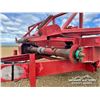 Image 7 : UNIVISION INDUSTRIES 30 FT. T/A DUALLY HAY TRAILER