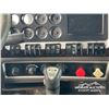 Image 14 : 2013 KENWORTH T800 TRI DRIVE TRUCK TRACTOR