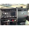 Image 9 : 2013 KENWORTH T800 TRI DRIVE TRUCK TRACTOR