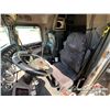 Image 8 : 2013 PETERBILT 388 T/A SLEEPER TRUCK TRACTOR