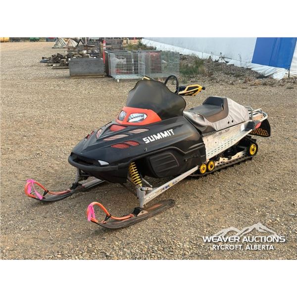 SKI-DOO SUMMIT SNOWMOBILE