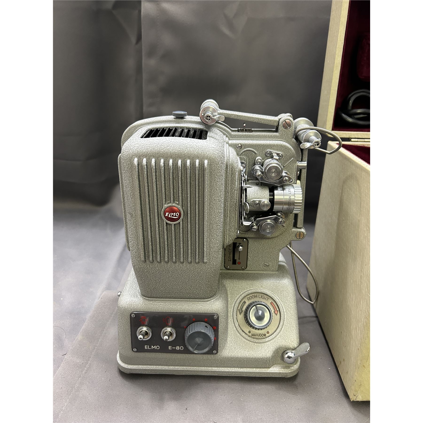 16 - Vintage 8mm Film Elmo Projector - iCollector.com Online Auctions