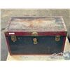 Image 7 : ANTIQUE STEAMER TRUNK & SUITCASE