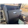 Image 14 : 2011 KENWORTH T800 TRI DRIVE SLEEPER TRUCK TRACTOR