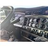 Image 16 : 2011 KENWORTH T800 TRI DRIVE SLEEPER TRUCK TRACTOR