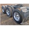Image 60 : 2011 KENWORTH T800 TRI DRIVE SLEEPER TRUCK TRACTOR