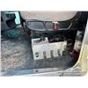 Image 27 : 2005 KENWORTH T800 TRI DRIVE SLEEPER TRUCK TRACTOR