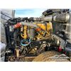 Image 28 : 2005 KENWORTH T800 TRI DRIVE SLEEPER TRUCK TRACTOR