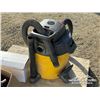 Image 10 : ELECTRIC GRAVEL TARP HARDWARE W/SHOP VACUUM