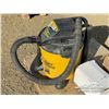 Image 9 : ELECTRIC GRAVEL TARP HARDWARE W/SHOP VACUUM