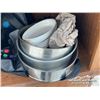 Image 10 : ASSORTED KITCHEN SUPPLIES