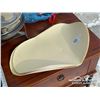 Image 19 : ASSORTED KITCHEN SUPPLIES