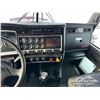 Image 12 : 2019 KENWORTH T800 TRI/A SLEEPER DUMP TRUCK