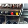 Image 23 : 2019 KENWORTH T800 TRI/A SLEEPER DUMP TRUCK