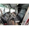Image 9 : 2019 KENWORTH T800 TRI/A SLEEPER DUMP TRUCK