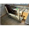 Image 9 : 2006 ARCTIC 10X30 FT. TRI/A WELLSITE TRAILER