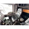 Image 10 : 2011 KENWORTH T800 TRI DRIVE SLEEPER HOT OIL TRUCK