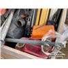 Image 10 : PIPE STANDS W/LEVELING RODS & JERRY TANKS