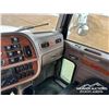 Image 11 : 2010 PETERBILT 367 TRI DRIVE SLEEPER DUMP TRUCK
