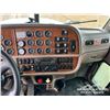 Image 12 : 2010 PETERBILT 367 TRI DRIVE SLEEPER DUMP TRUCK