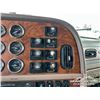Image 20 : 2010 PETERBILT 367 TRI DRIVE SLEEPER DUMP TRUCK