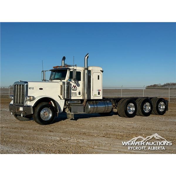 2009 PETERBILT 389 TRI/A SLEEPER CAB & CHASSIS