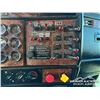 Image 21 : 2005 KENWORTH T800B TRI/A SLEEPER DUMP TRUCK