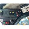 Image 10 : 2017 JOHN DEERE 330G 2-SPEED SKID STEER LOADER