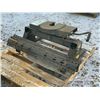 Image 2 : DRAW TITE 15000 LB. 5TH WHEEL W/RAILS