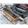 Image 6 : MISC HYDRAULIC RAMS W/MISC HOSES & PARTS