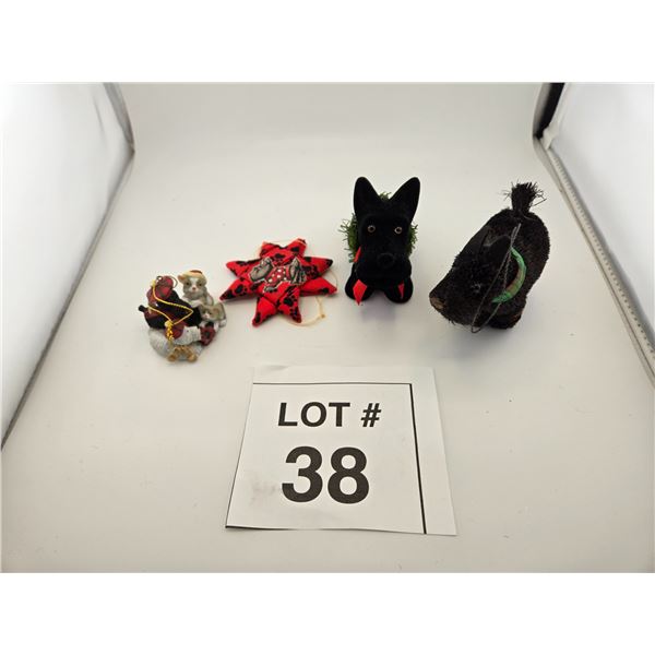 SMALL ASSORTED CHRISTMAS ORNAMENTS AND FIGURINES (MIXED LOT)