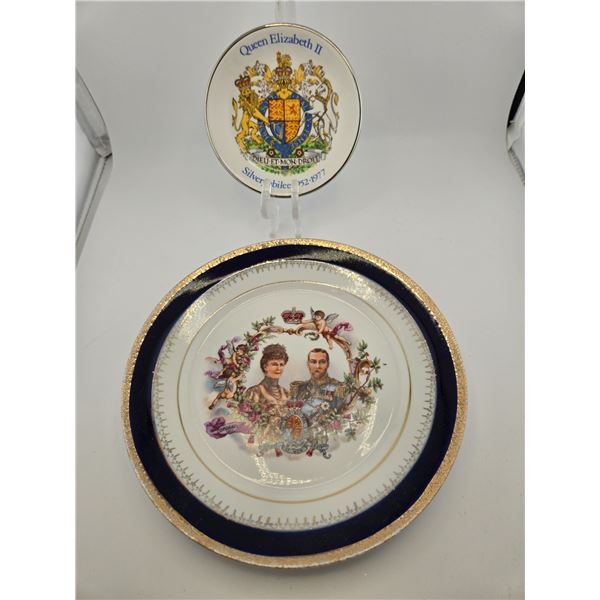 QUEEN ELIZABETH II SILVER JUBILEE COMMEMORATIVE PLATES, 1977, WOOD 
