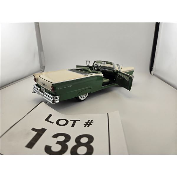 1957 FORD FAIRLANE 500 CONVERTIBLE DIE-CAST MODEL CAR