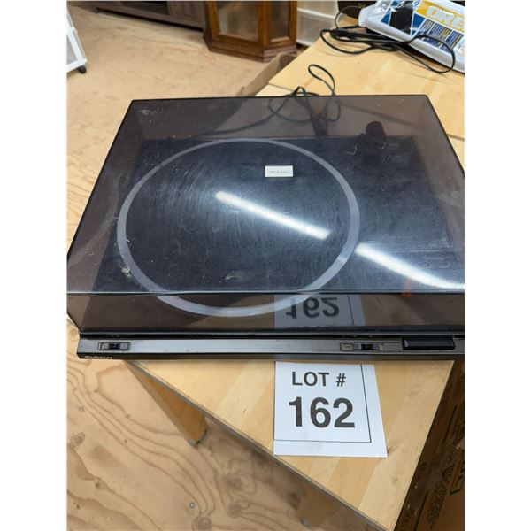 JVC DIRECT DRIVE TURNTABLE WITH DUST COVER