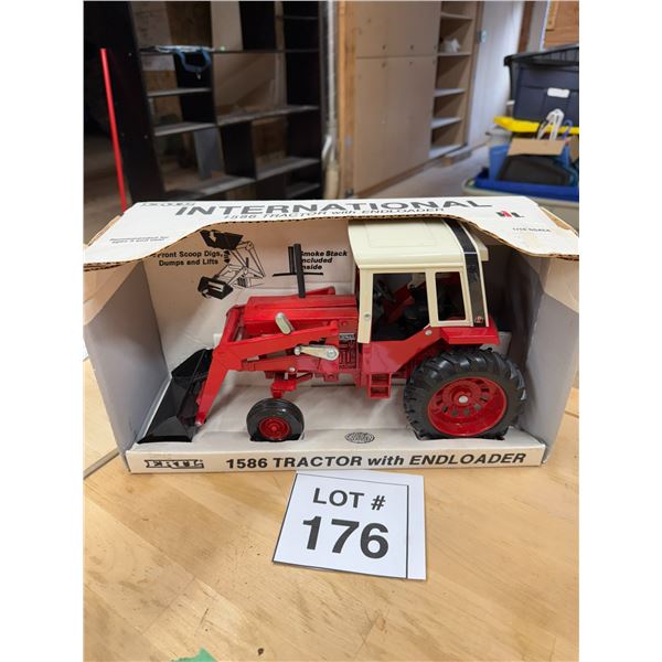 ERTL INTERNATIONAL HARVESTER 1586 TRACTOR WITH END LOADER – 1/16 SCALE (BOXED)